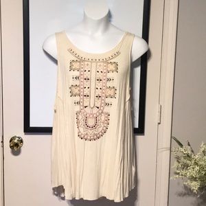 I am selling a new Maurice’s tank